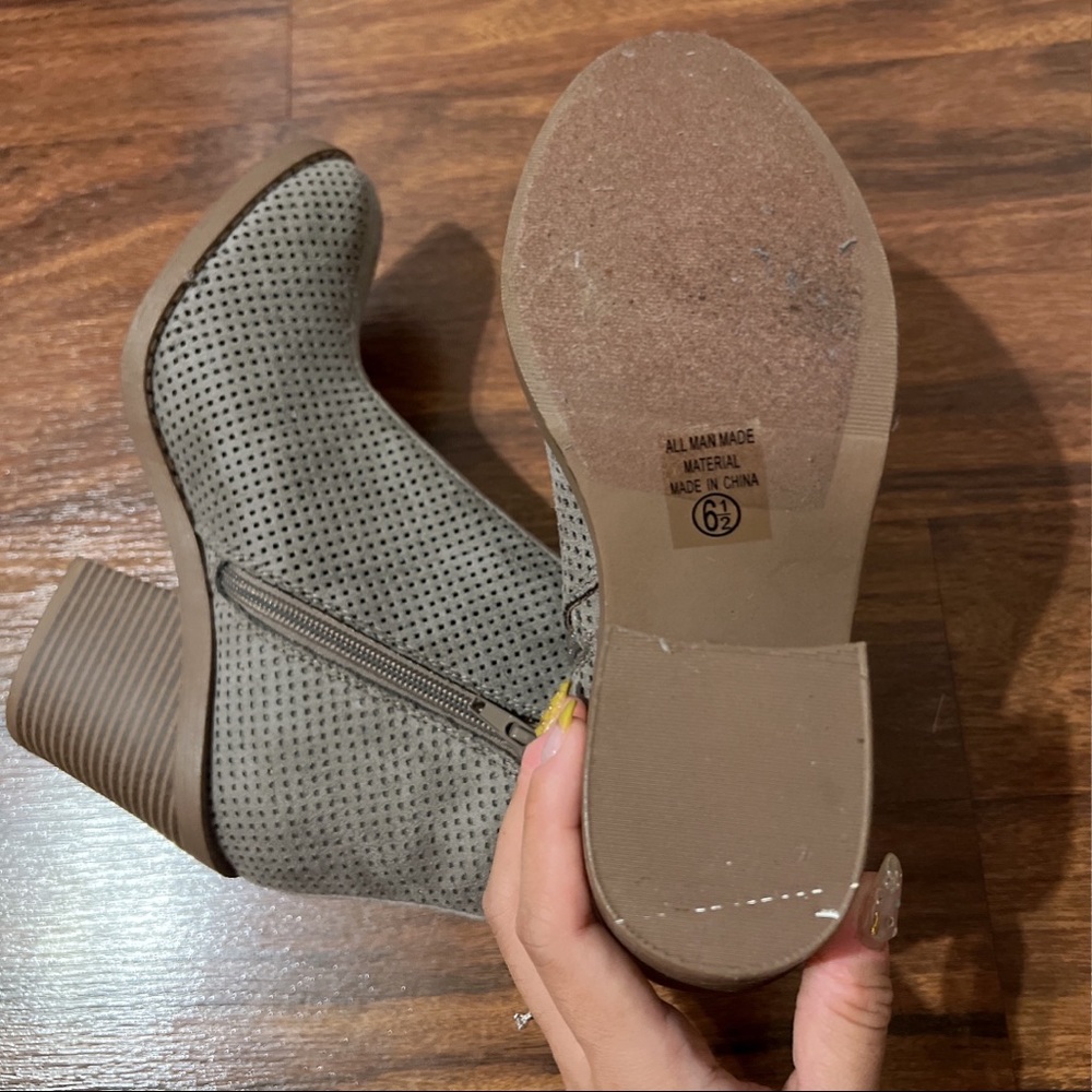 Soda Olive Heeled Boots - Picture 5 of 5